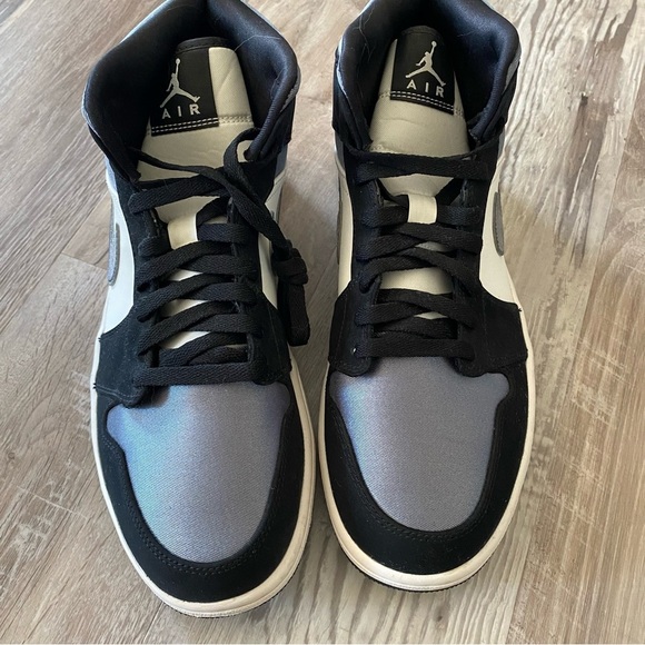 Athletic_Shoes
